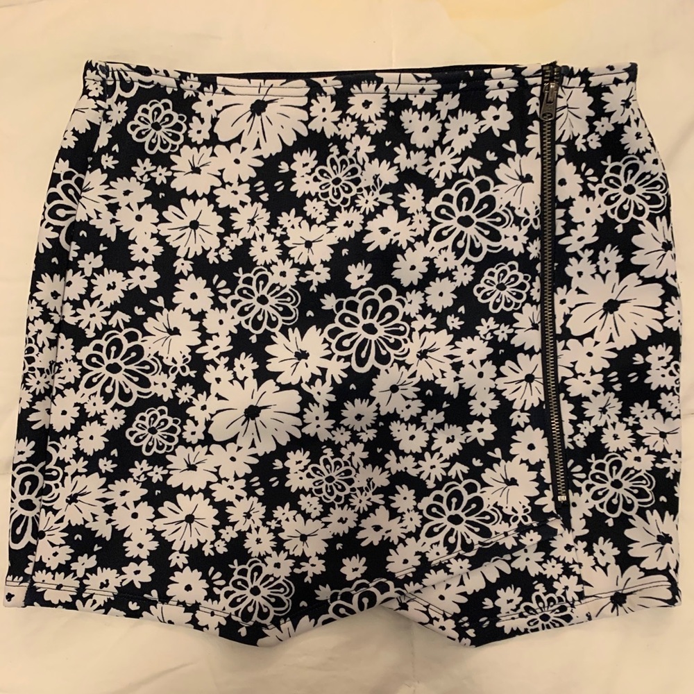 Crossover skirt